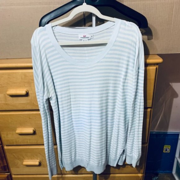 Vineyard Vines Blue and white  striped sweater - Picture 5 of 8